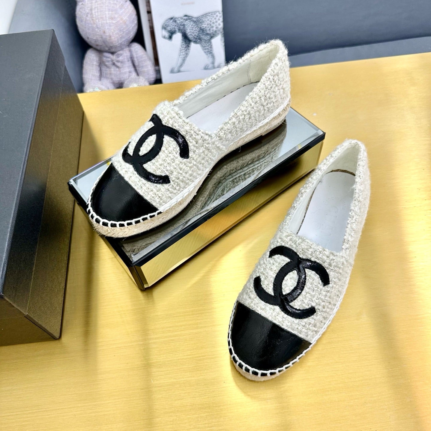 CHANEL ESPADRILLES PLATFORM 25S IN WHITE TWEED MIX BLACK GLOSSY LEATHER