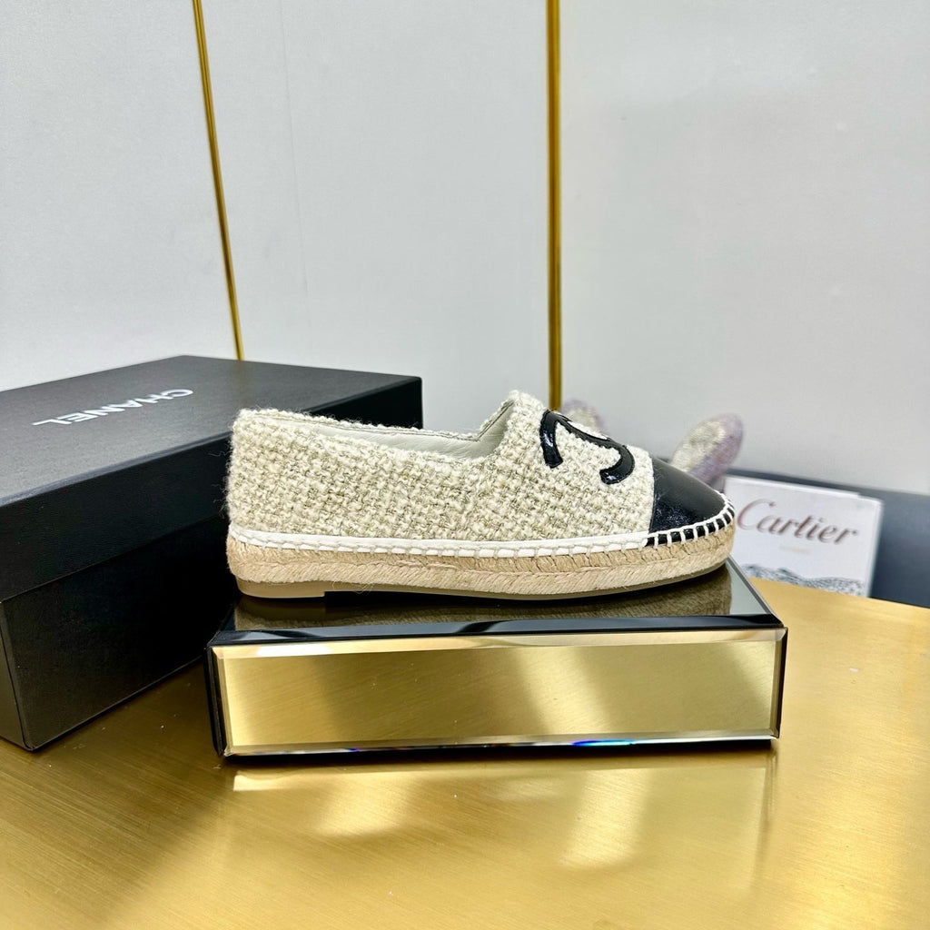 CHANEL ESPADRILLES PLATFORM 25S IN WHITE TWEED MIX BLACK GLOSSY LEATHER