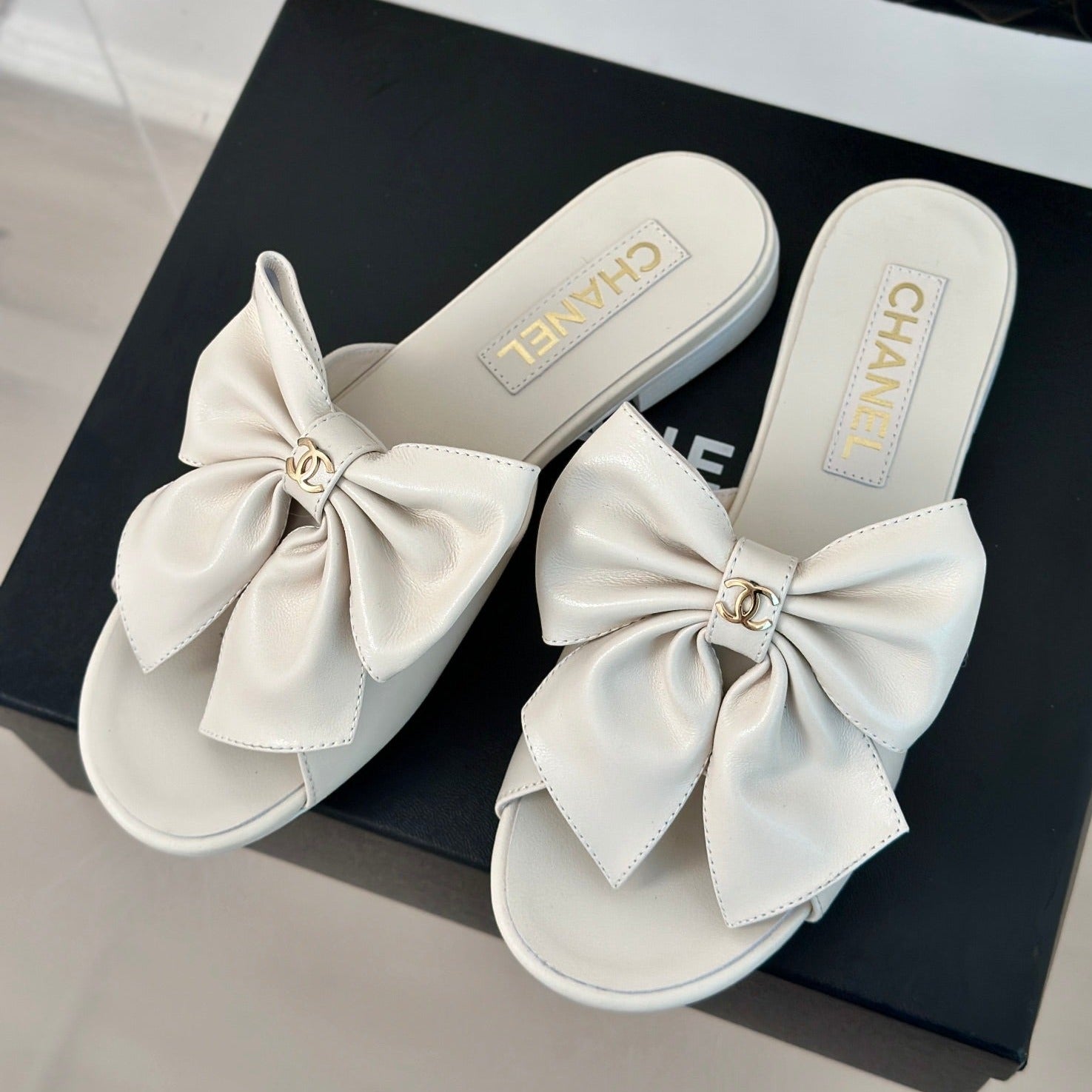 CHANEL Double  big bow flat sandals Sheepskin White Cream