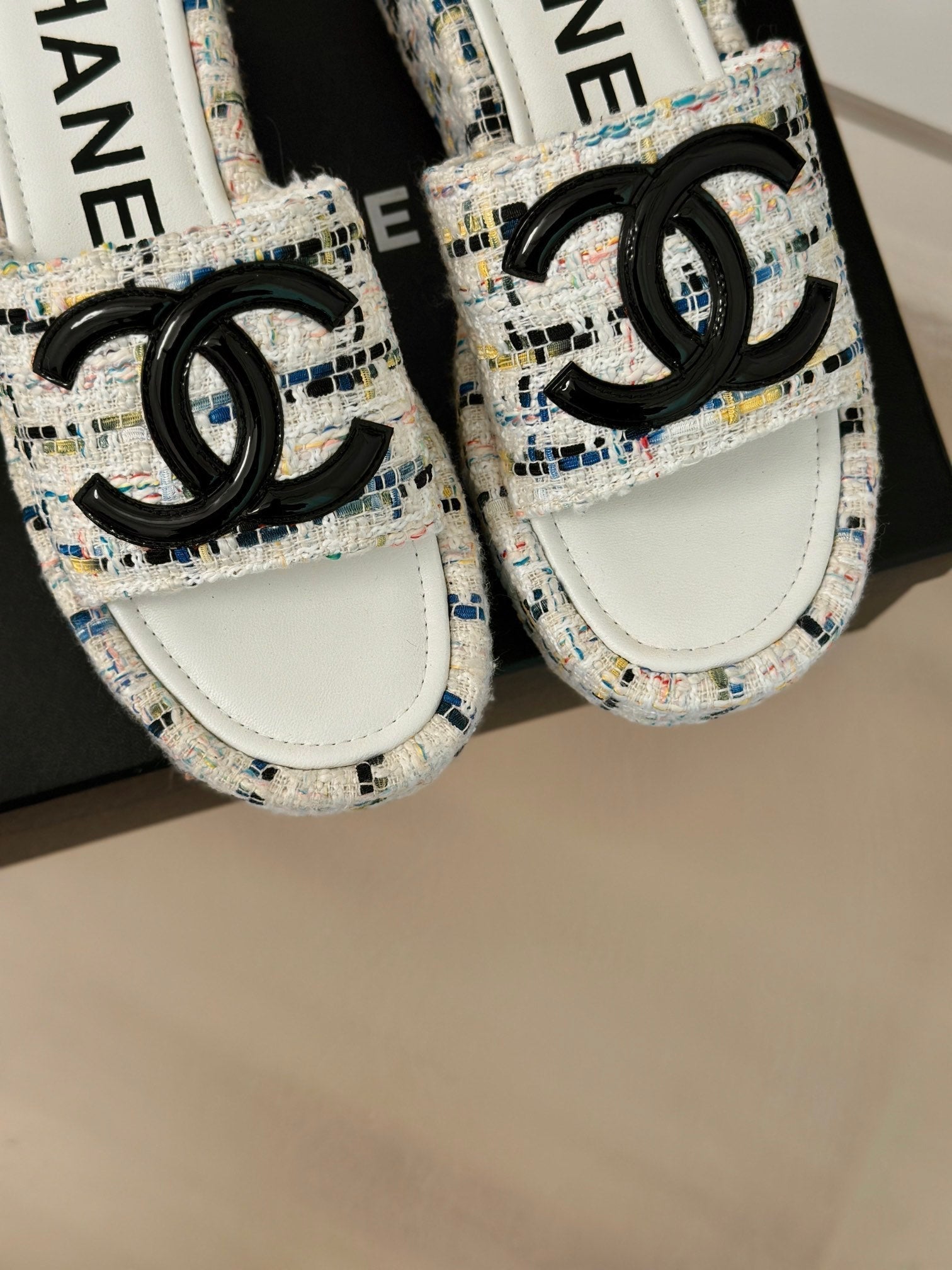 CHANEL CLASSIC SLIPPERS THICK SOLE IN MULTICOLOR TWEED