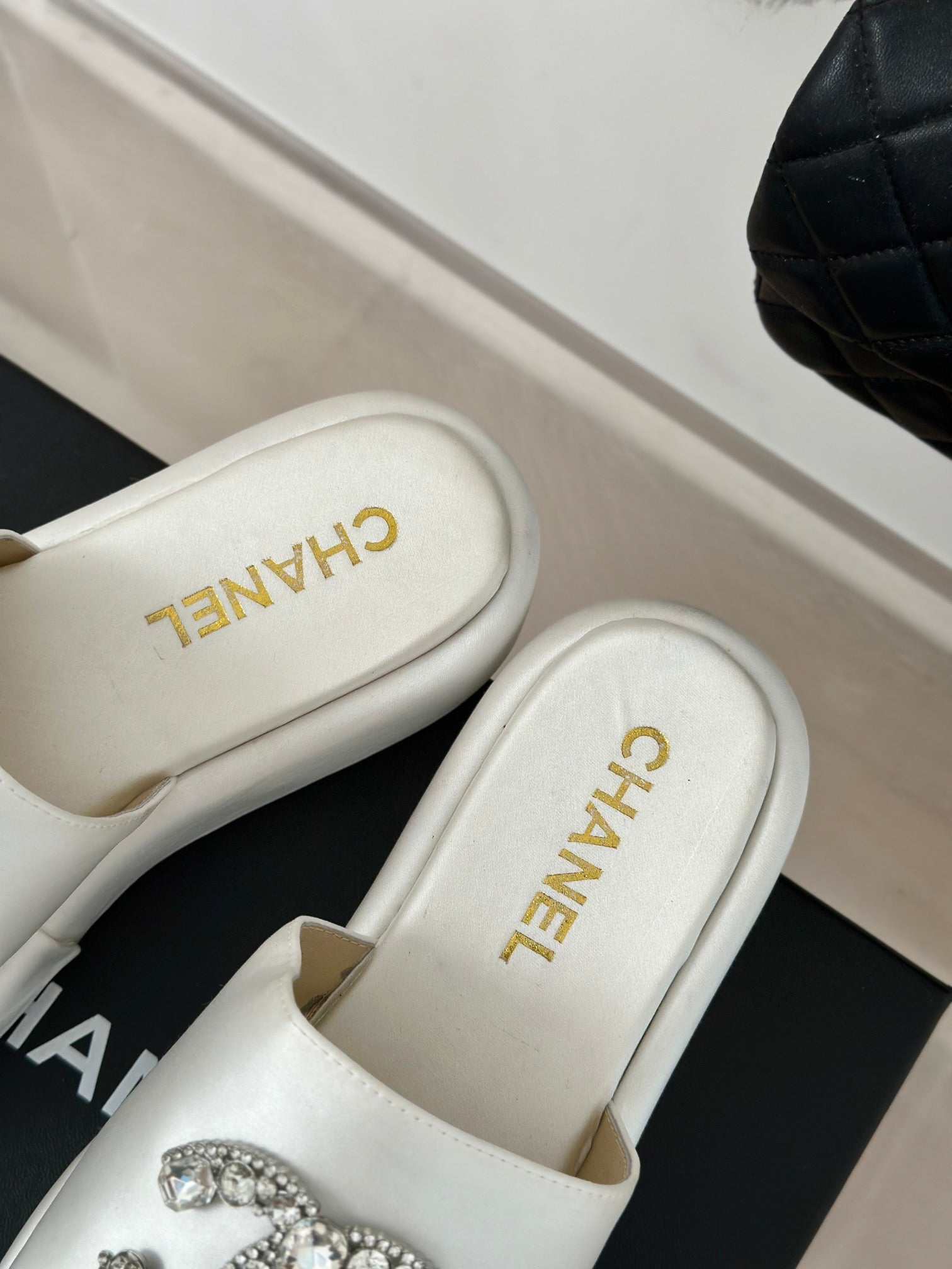 CHANEL SLIPPERS THICK SOLE IN WHITE SATIN