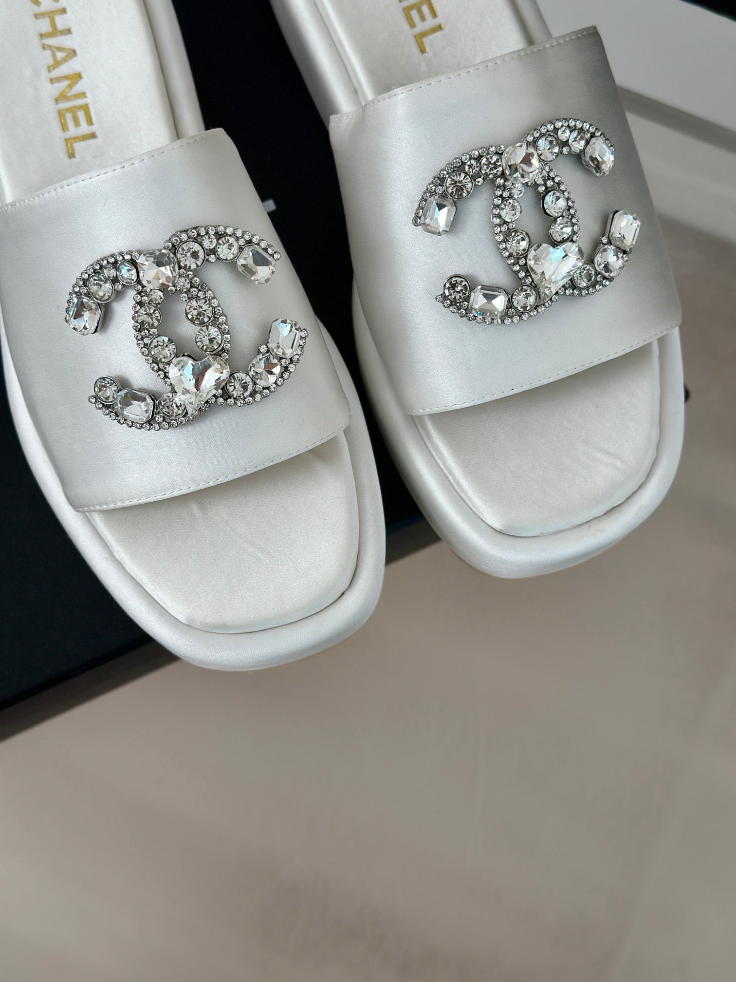 CHANEL SLIPPERS THICK SOLE IN WHITE SATIN