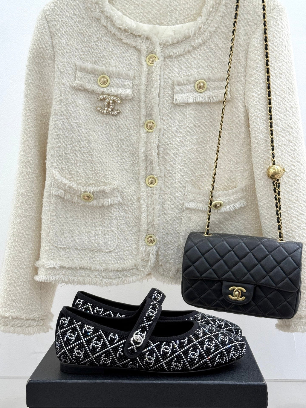 CHANEL FLAT MARY JANE 25SS IN BLACK EMBELLISHED WITH RHINESTONES