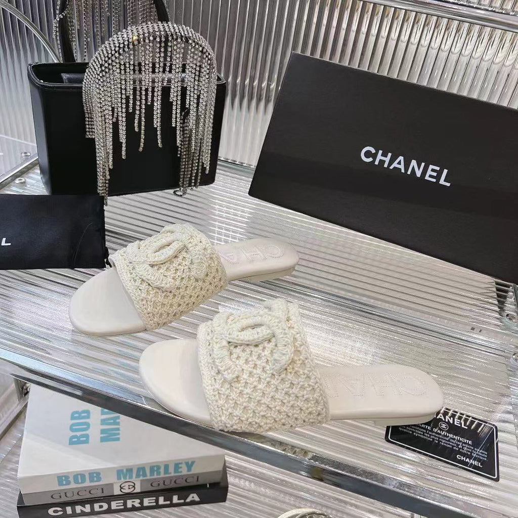 CHANEL SLIPPERS WHITE SHEEPSKIN