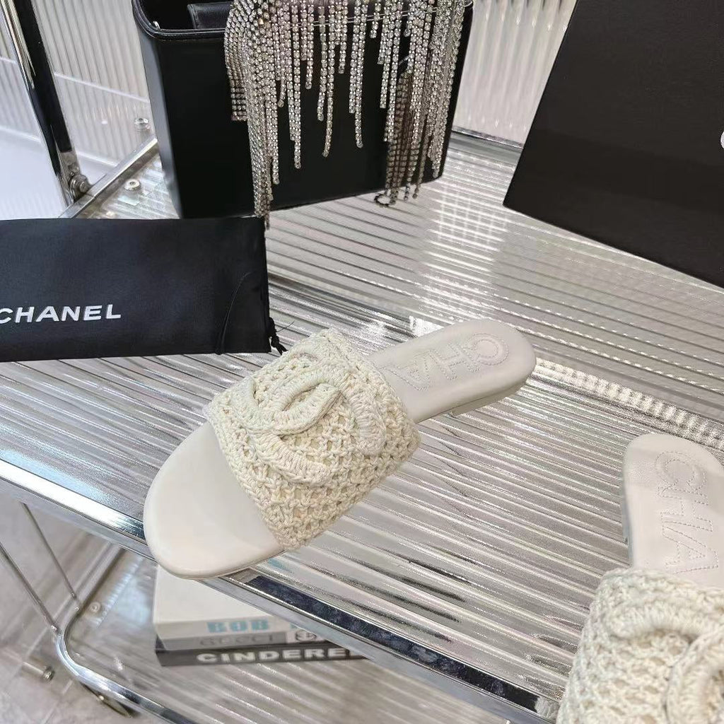CHANEL SLIPPERS WHITE SHEEPSKIN