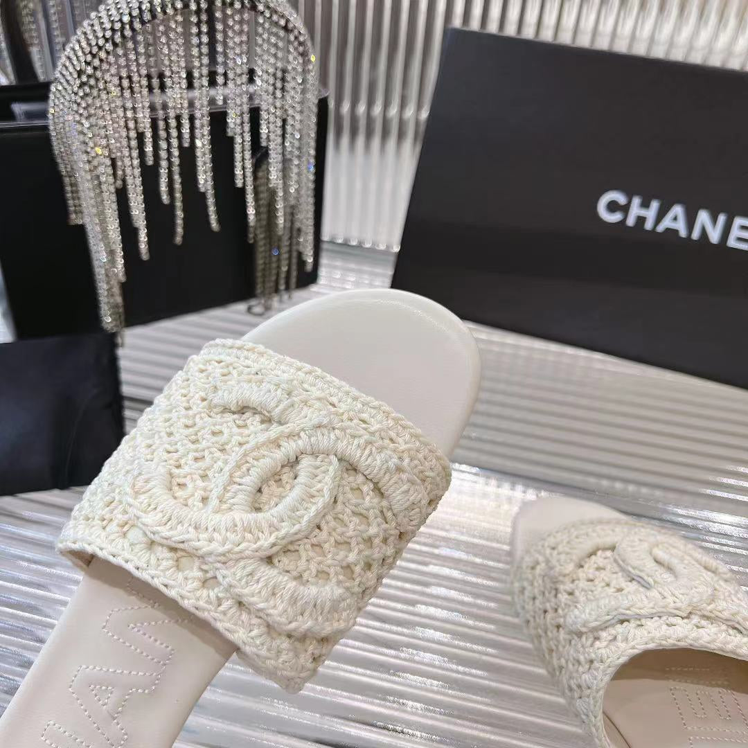 CHANEL SLIPPERS WHITE SHEEPSKIN