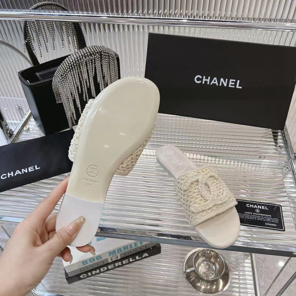 CHANEL SLIPPERS WHITE SHEEPSKIN