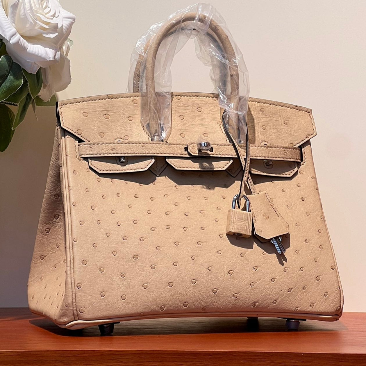 HERMES KELLY SELLIER 25 BAG IN CAMEL BEIGE OSTRICH LEATHER WITH SILVER HARDWARE