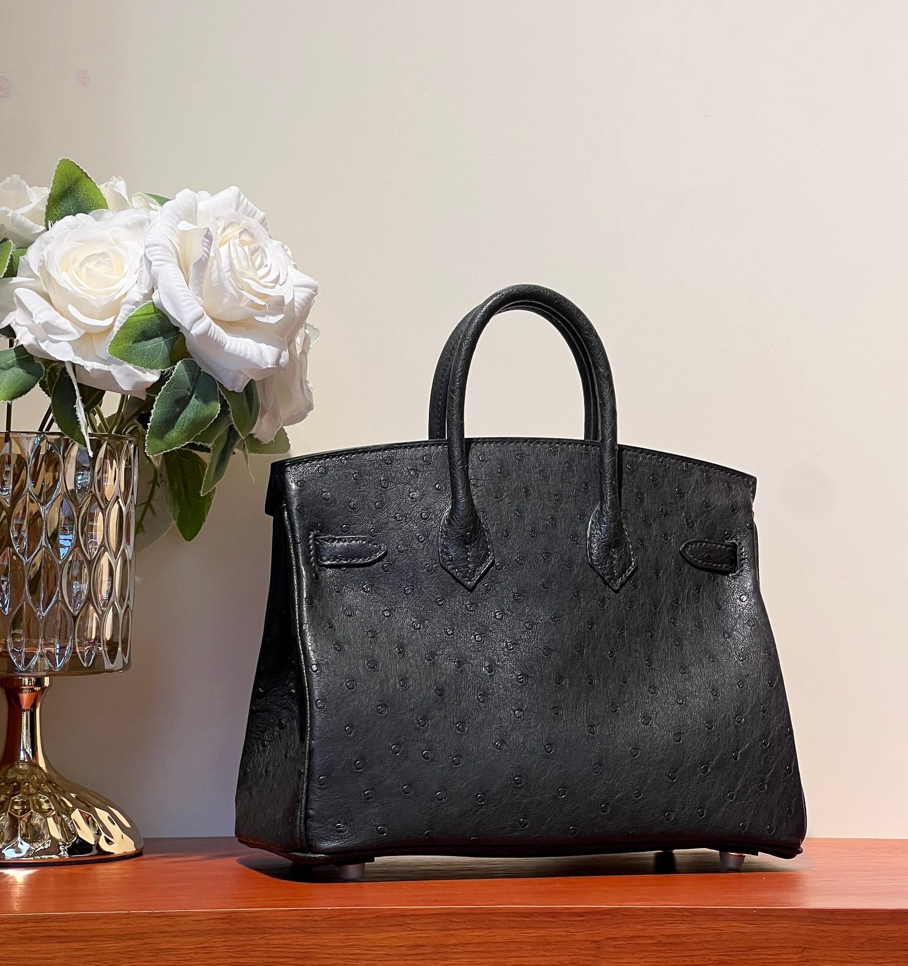 HERMES KELLY SELLIER 25 BAG IN BLACK OSTRICH LEATHER WITH GOLD HARDWARE