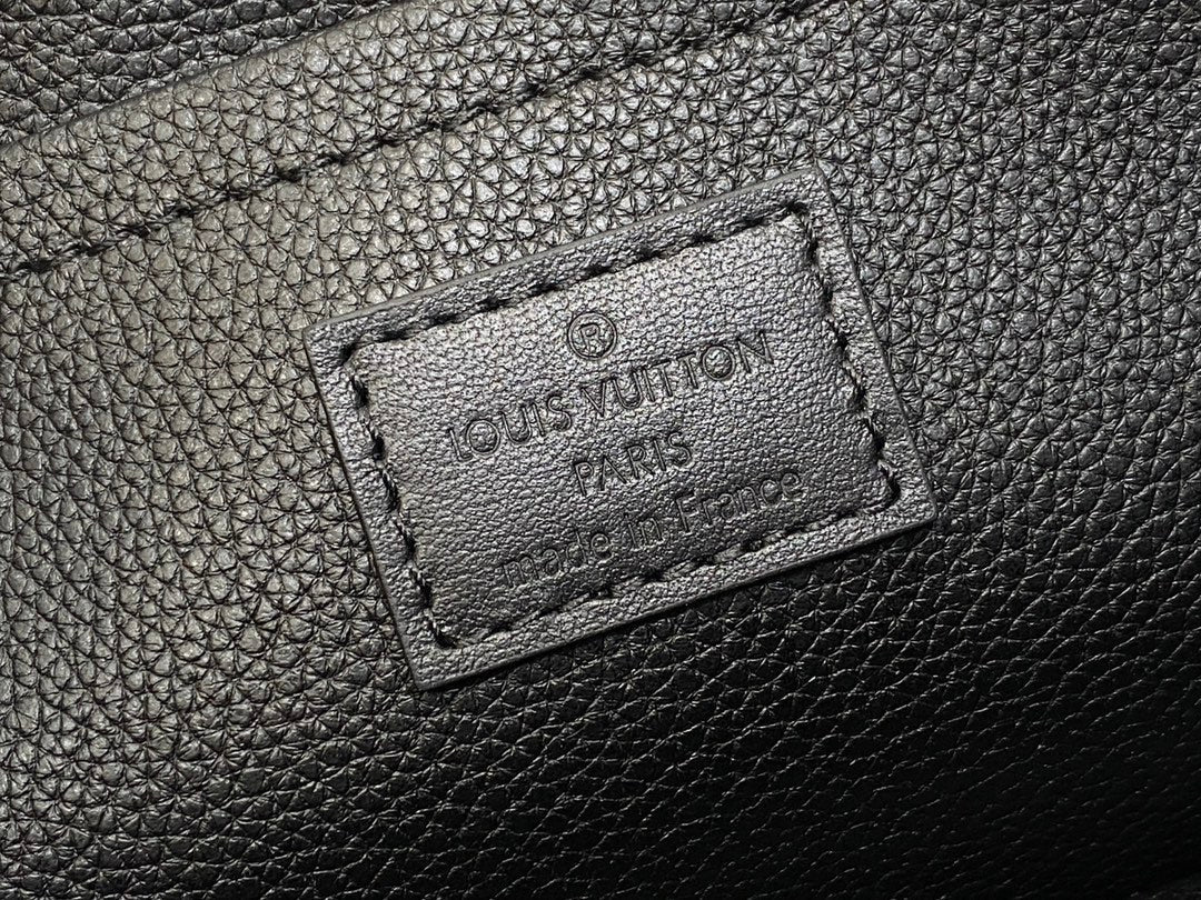 LOUIS VUITTON TOILETRY BAG 24 IN BLACK MONOGRAM ECLIPSE CANVAS