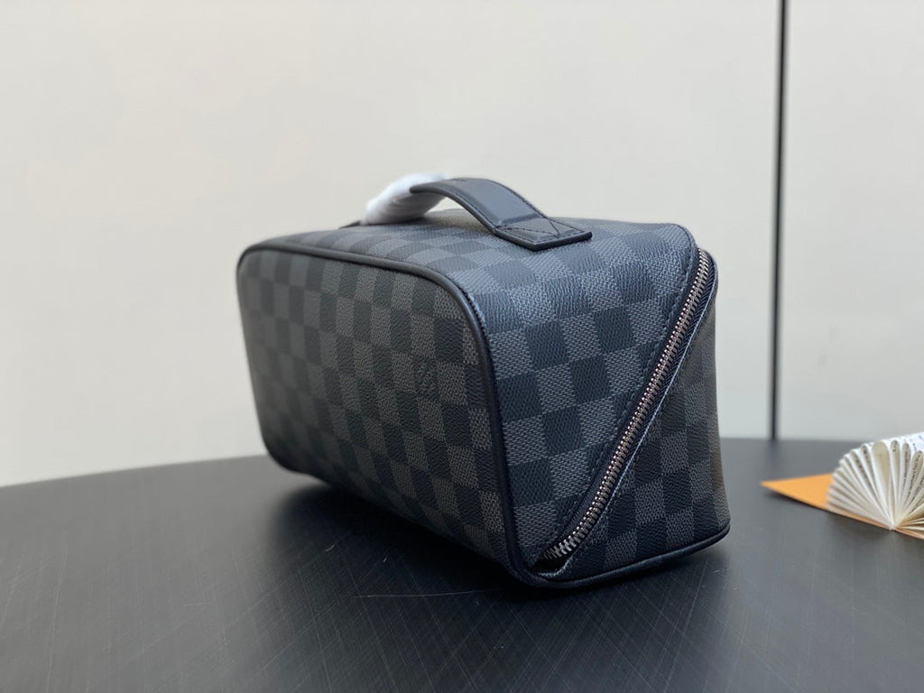 LOUIS VUITTON TOILETRY BAG 24 IN BLACK DAMIER GRAPHITE CANVAS