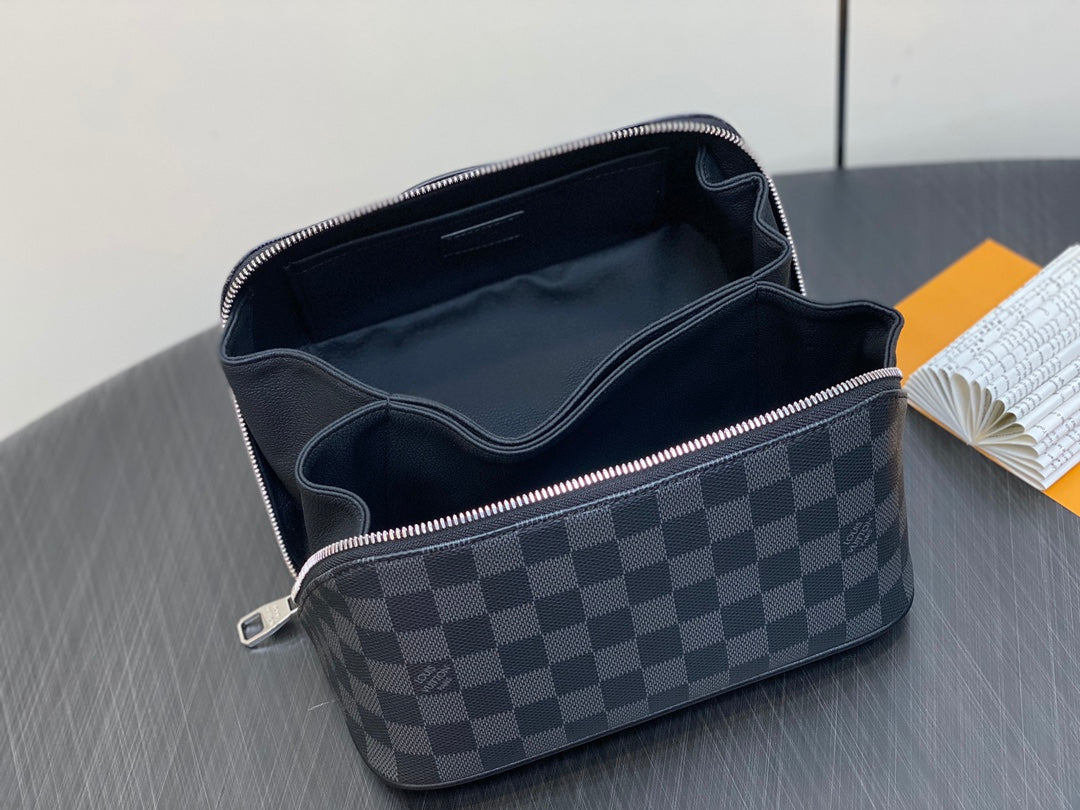 LOUIS VUITTON TOILETRY BAG 24 IN BLACK DAMIER GRAPHITE CANVAS