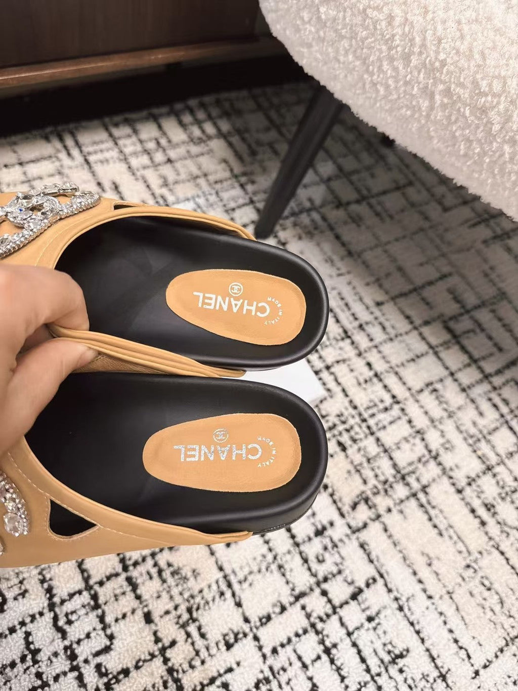 CHANEL FLAT MULE IN SEPIA BEIGE CALFSKIN