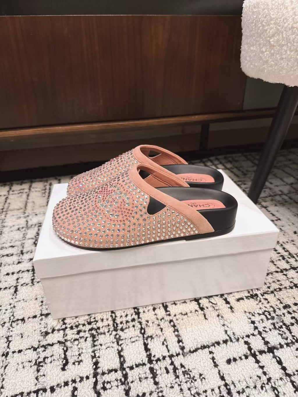 CHANEL FLAT MULE IN LIGHT PINK SUEDE WITH CRYSTALS