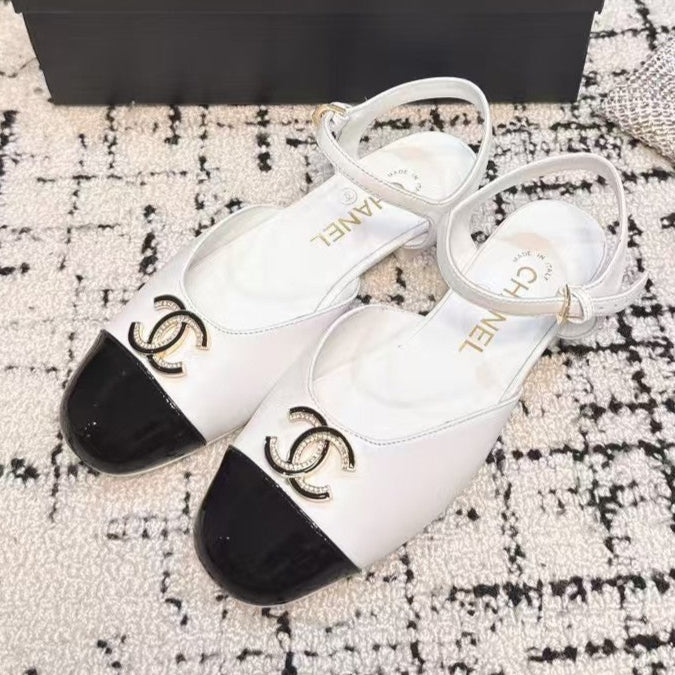 CHANEL FLAT SLINGBACKS IN WHITE MIX BLACK CALFSKIN
