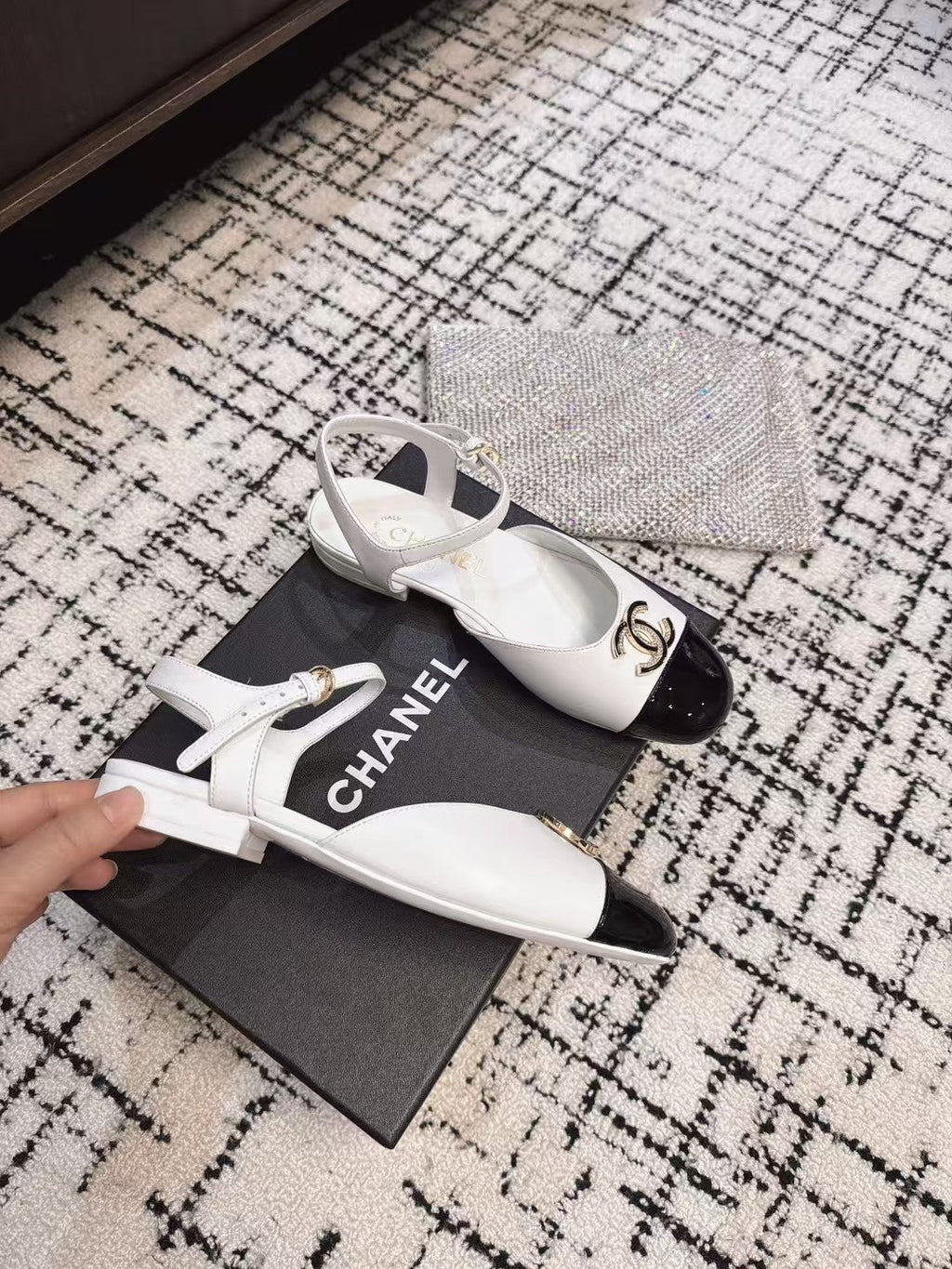 CHANEL FLAT SLINGBACKS IN WHITE MIX BLACK CALFSKIN