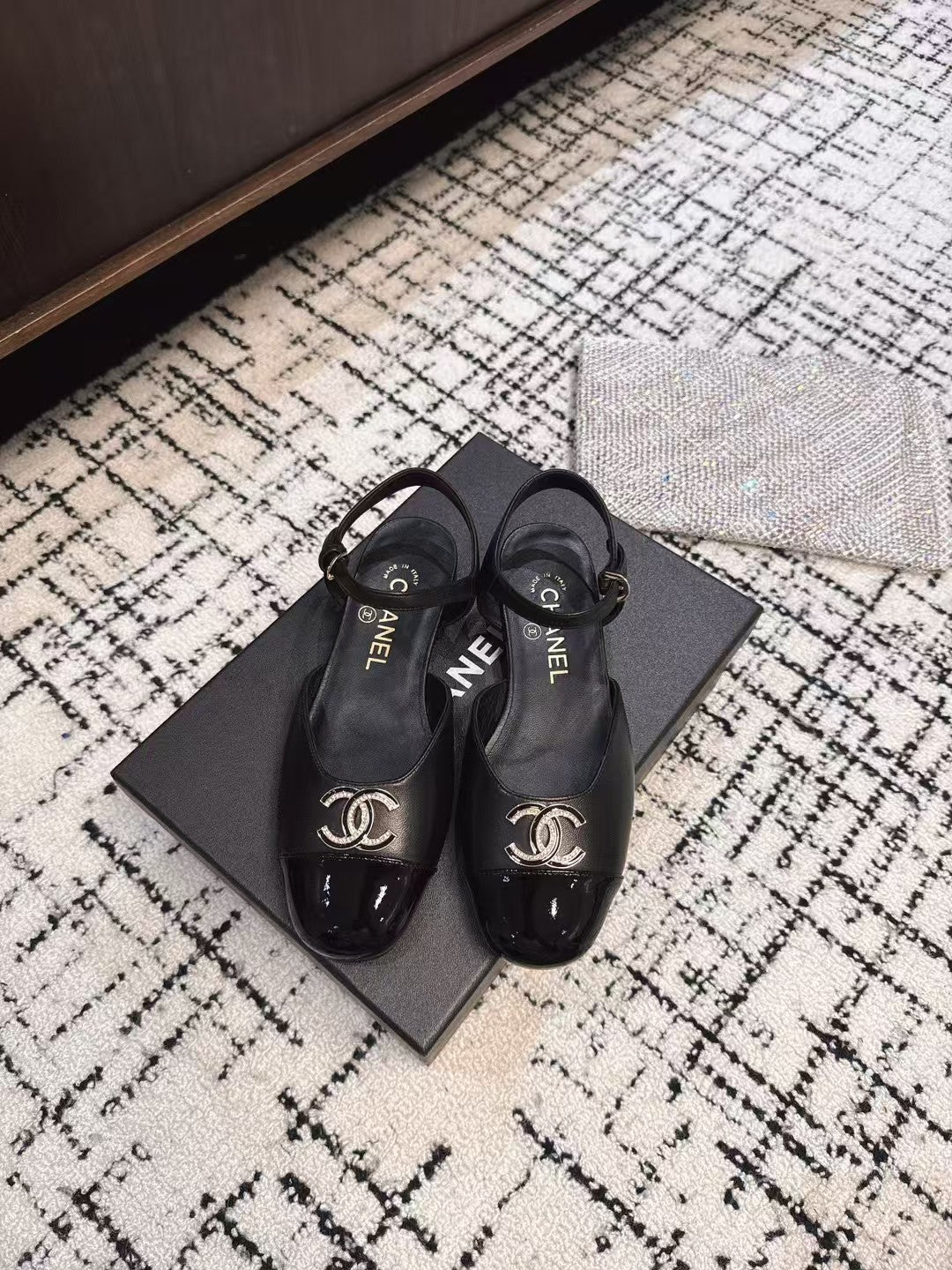 CHANEL FLAT SLINGBACKS IN BLACK CALFSKIN