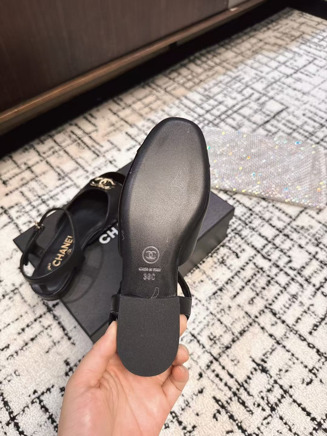 CHANEL FLAT SLINGBACKS IN BLACK CALFSKIN