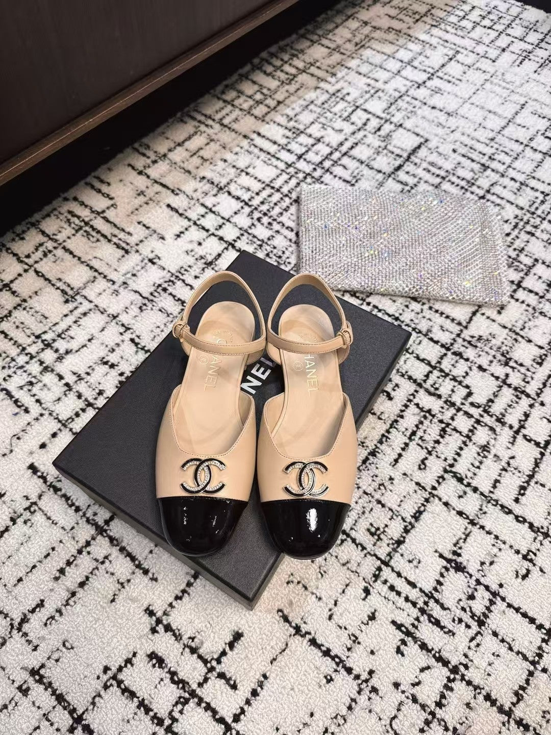 CHANEL FLAT SLINGBACKS IN MACAROON BEIGE MIX BLACK CALFSKIN