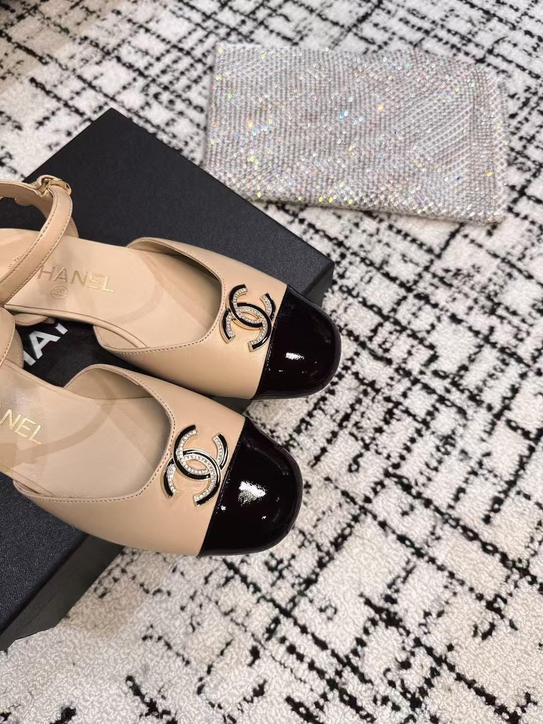 CHANEL FLAT SLINGBACKS IN MACAROON BEIGE MIX BLACK CALFSKIN
