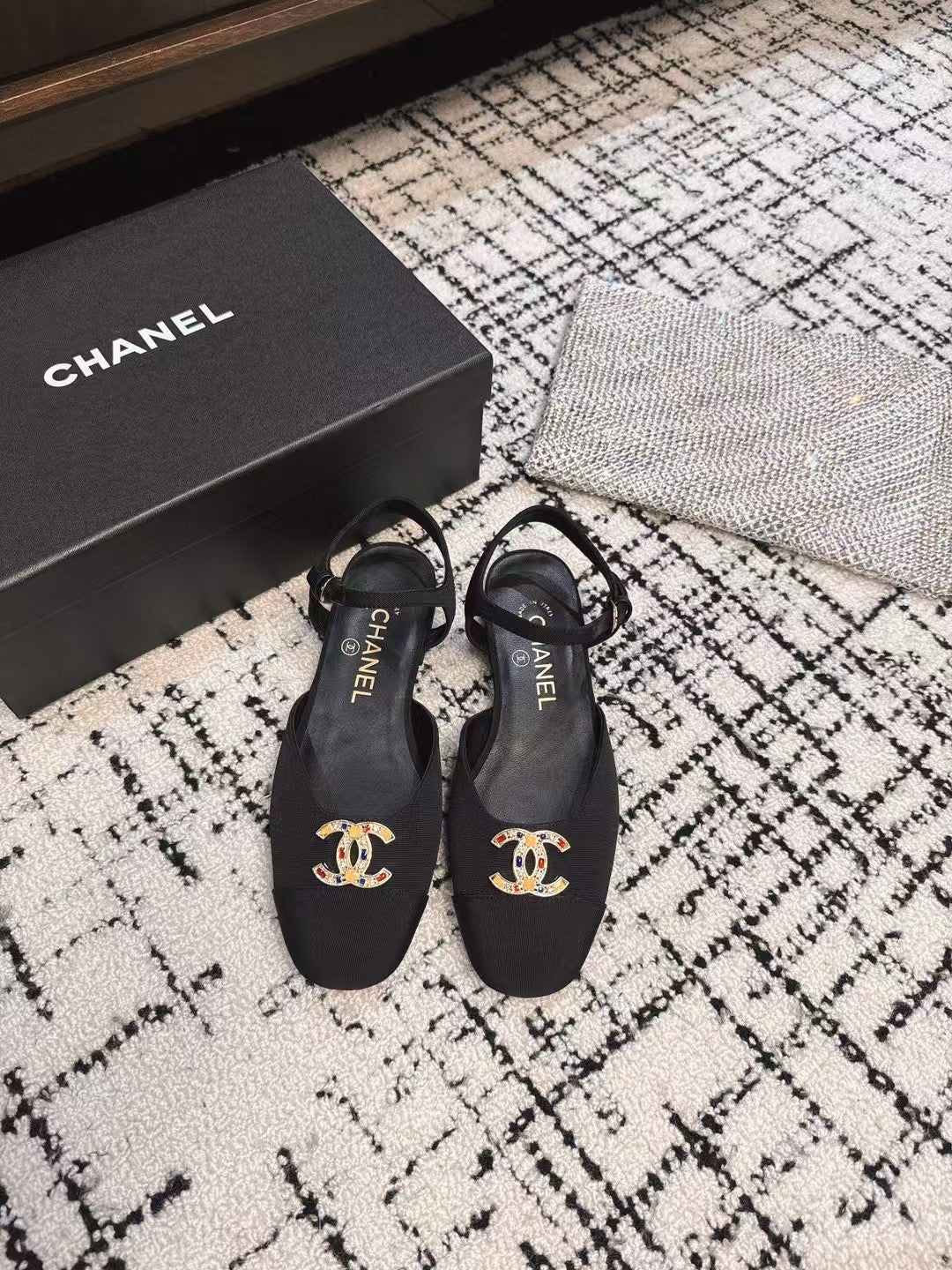CHANEL FLAT SLINGBACKS IN BLACK FABRIC