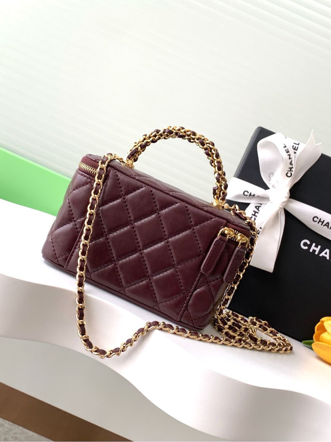 CHANEL SMALL VANITY CASE WITH HANDLE 17 IN WINE RED LAMBSKIN GOLD HARDWARE