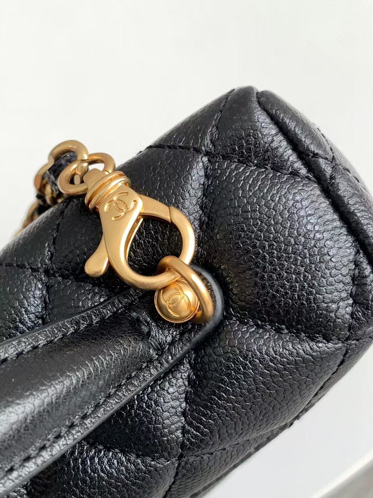 CHANEL VANITY CASE 19 IN BLACK GRAINED CALFSKIN GOLD HARDWARE