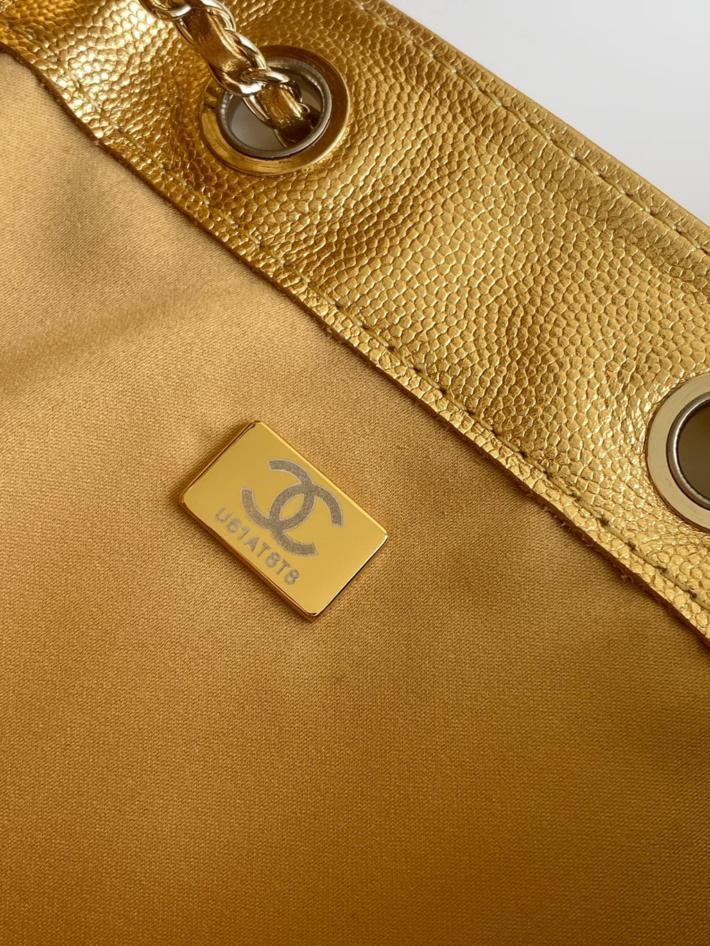 CHANEL 25S HOBO BAG 40 IN METALLIC GOLD CAVIAR LEATHER