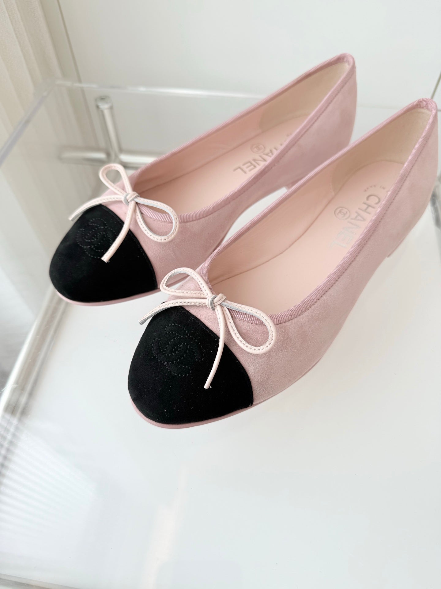 CHANEL BALLET FLAT IN BABY PINK MIX BLACK SUEDE