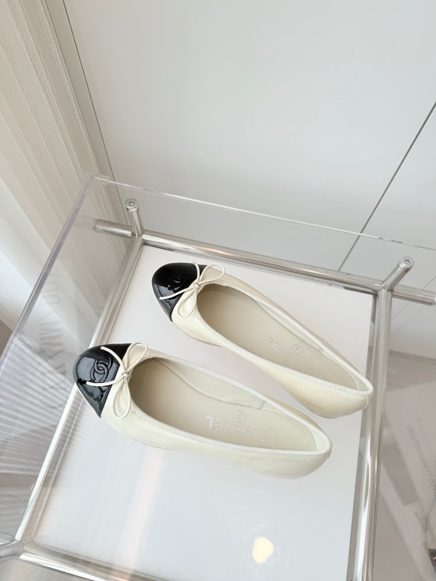 CHANEL BALLET FLAT IN WHITE MIX BLACK CALFSKIN
