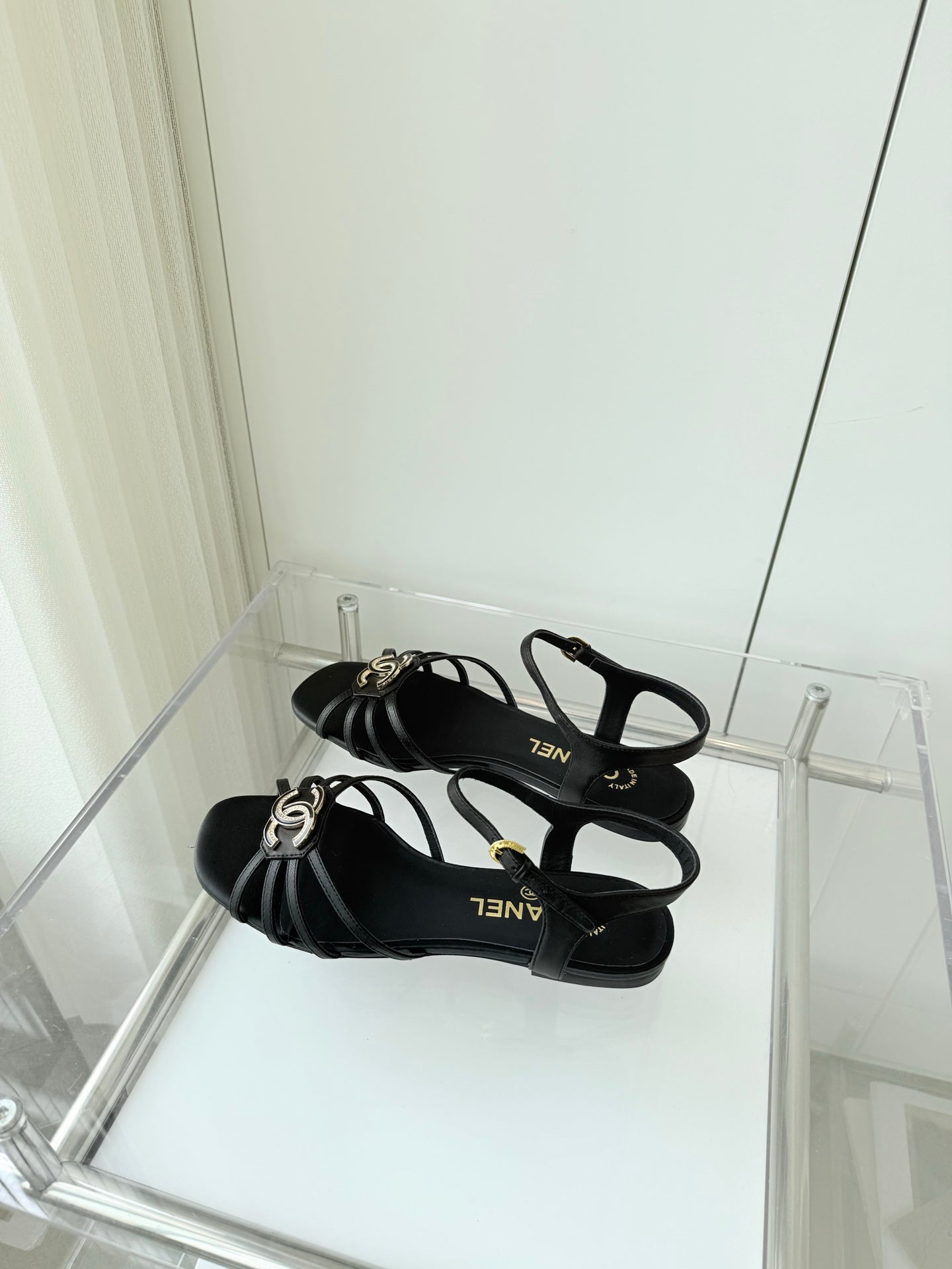 CHANEL FLAT SANDALS 1 CM IN BLACK LAMBSKIN