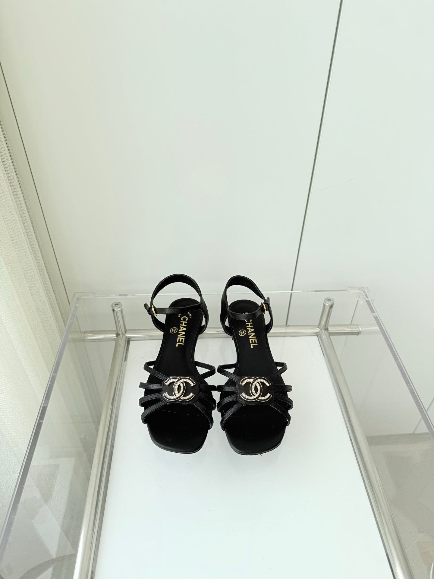 CHANEL FLAT SANDALS 1 CM IN BLACK LAMBSKIN