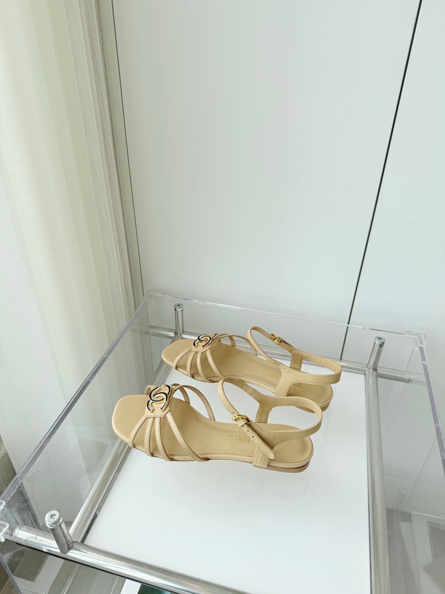 CHANEL FLAT SANDALS 1 CM IN FLAX YELLOW LAMBSKIN