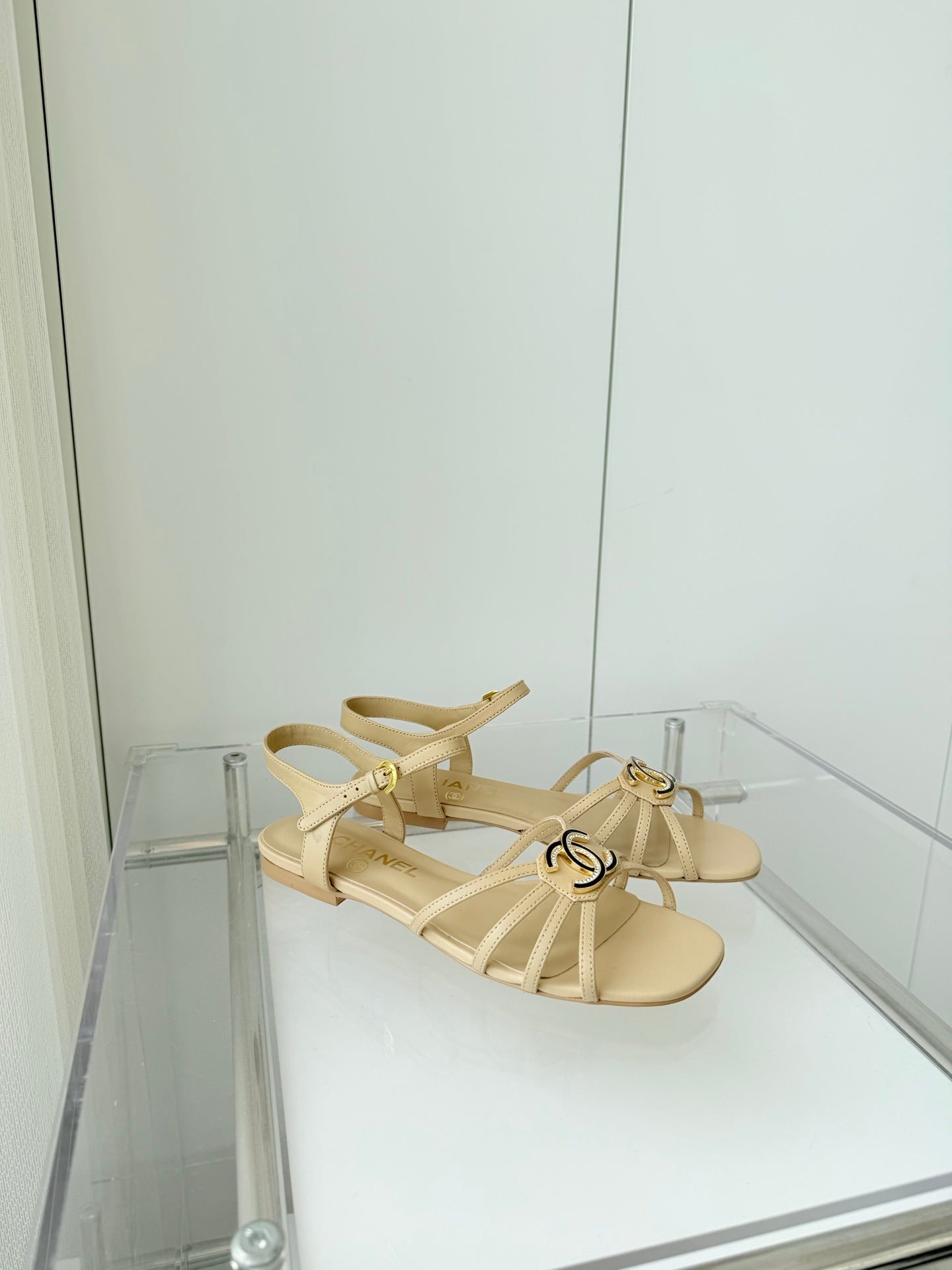CHANEL FLAT SANDALS 1 CM IN FLAX YELLOW LAMBSKIN