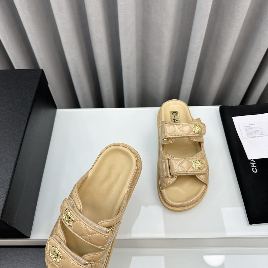 CHANEL dad sandals beige patent lambskin mules