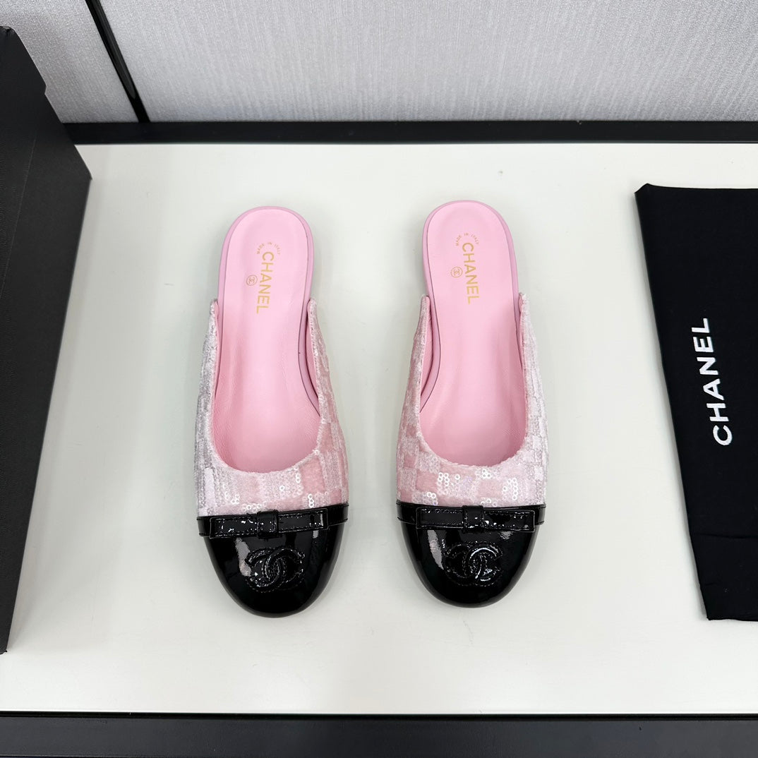 CHANEL BOW MULE IN LIGHT PINK FABRIC AND BLACK CALFSKIN