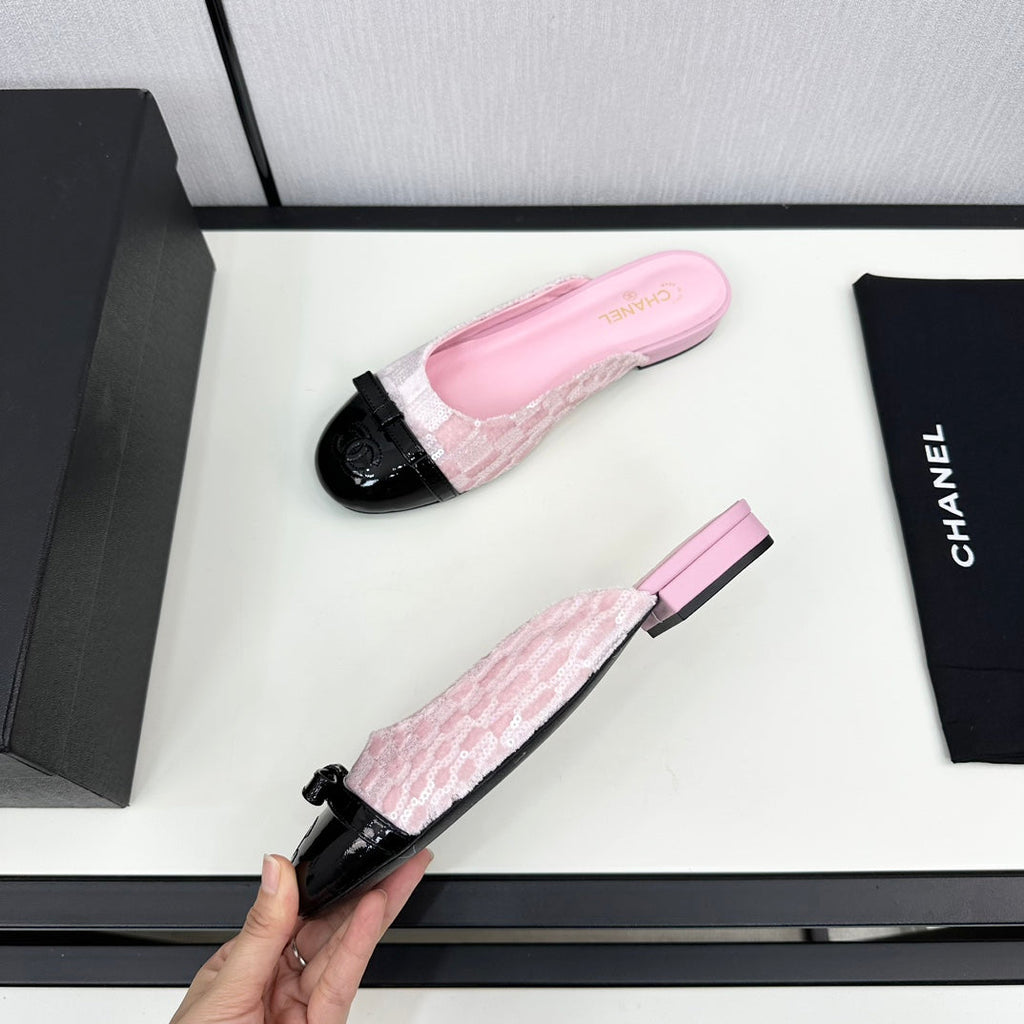CHANEL BOW MULE IN LIGHT PINK FABRIC AND BLACK CALFSKIN