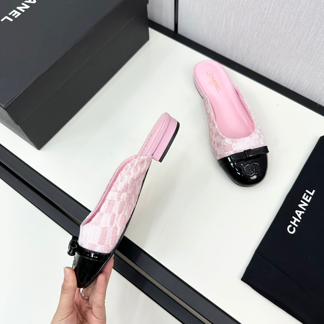 CHANEL BOW MULE IN LIGHT PINK FABRIC AND BLACK CALFSKIN