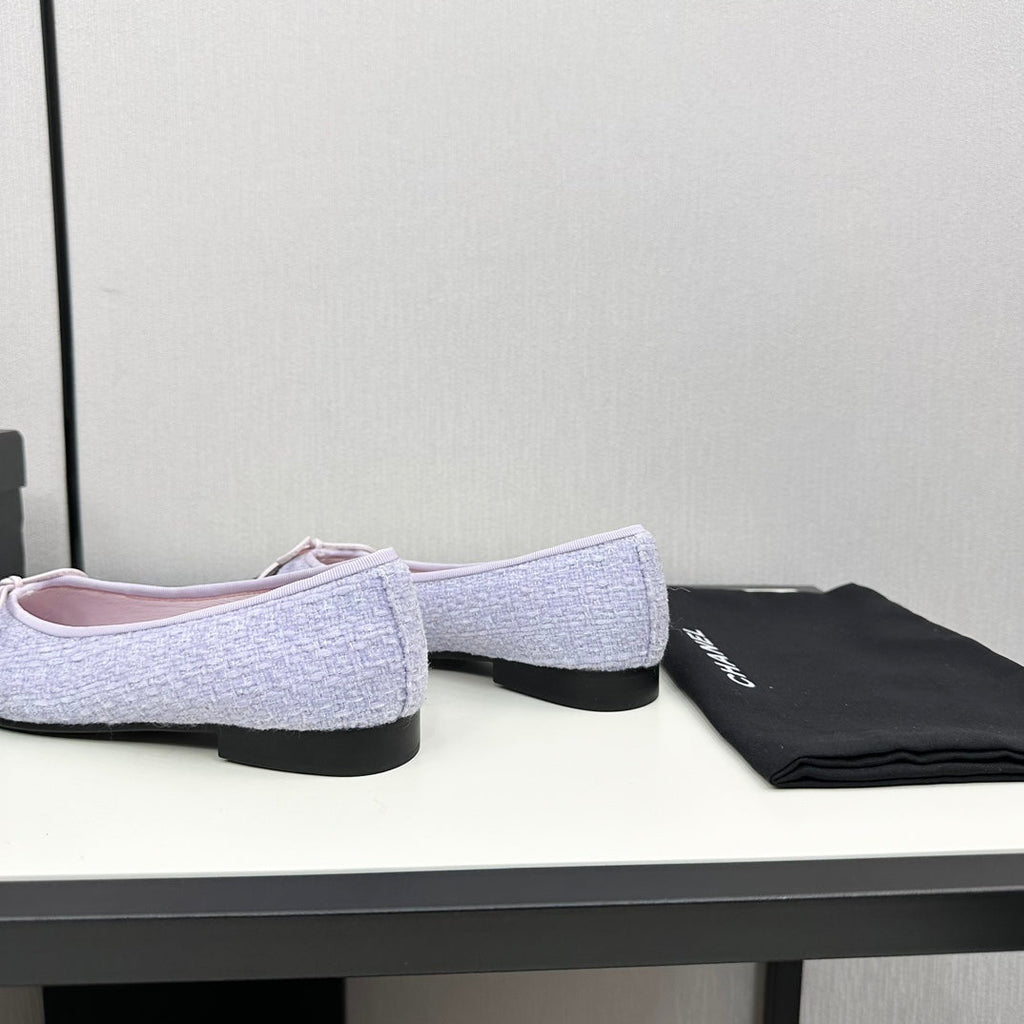 CHANEL BALLET FLATS IN POWDER BLUE TWEED AND BLACK CALFSKIN
