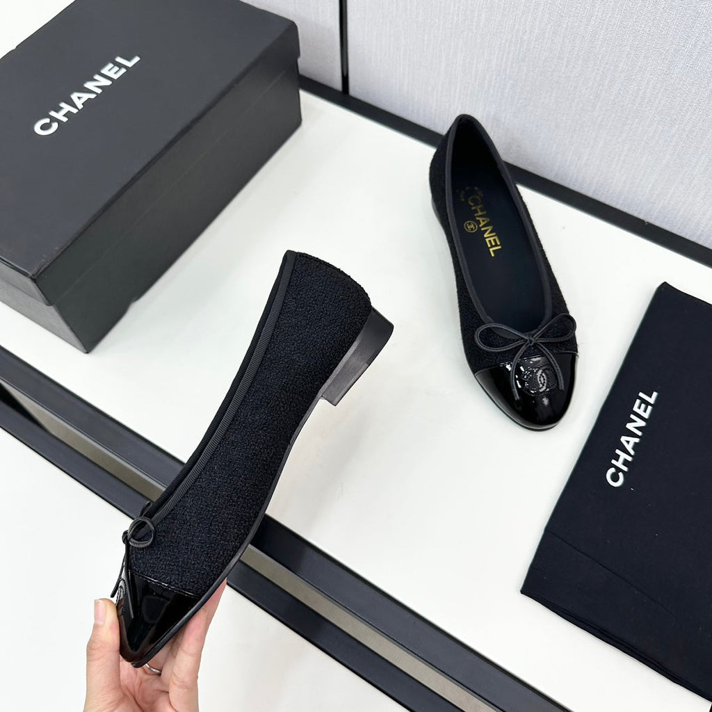 CHANEL BALLET FLATS IN BLACK TWEED AND CALFSKIN
