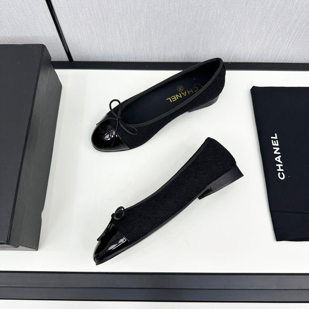 CHANEL BALLET FLATS IN BLACK TWEED AND CALFSKIN