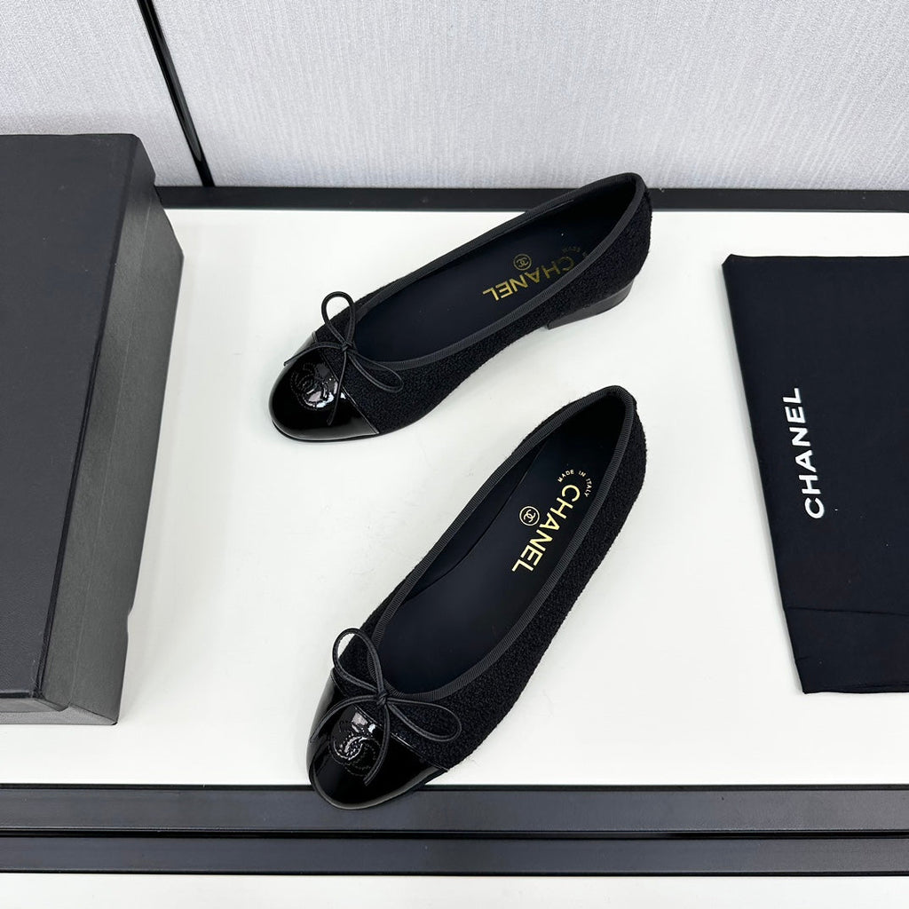 CHANEL BALLET FLATS IN BLACK TWEED AND CALFSKIN