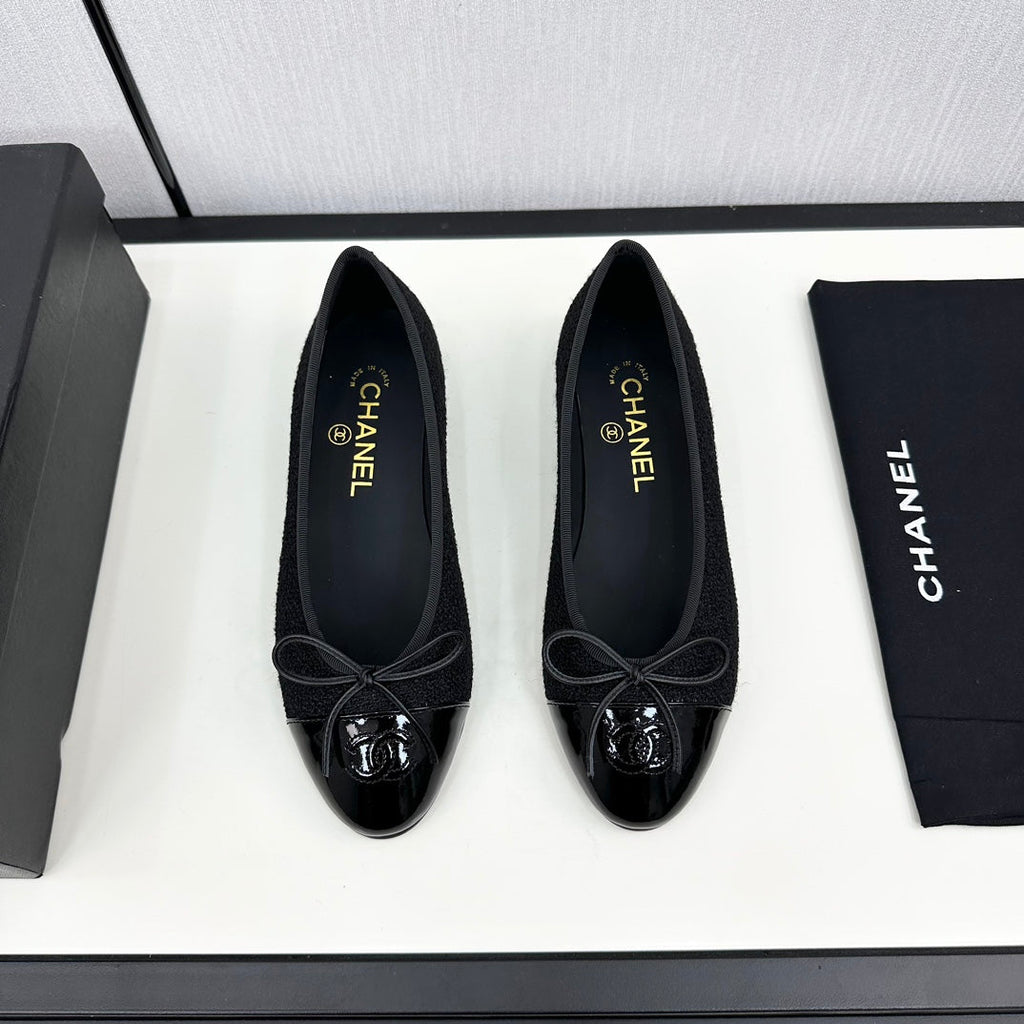 CHANEL BALLET FLATS IN BLACK TWEED AND CALFSKIN