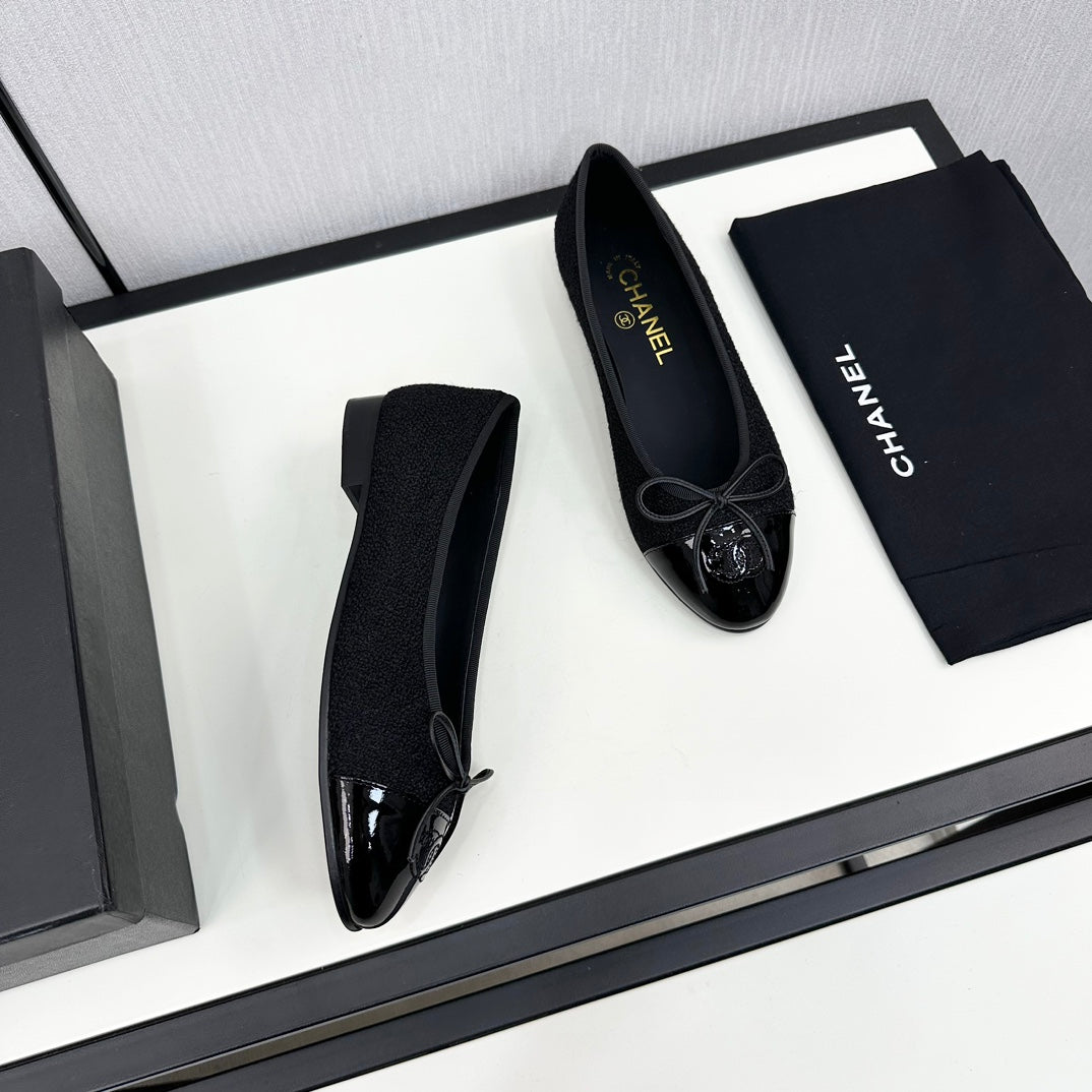 CHANEL BALLET FLATS IN BLACK TWEED AND CALFSKIN
