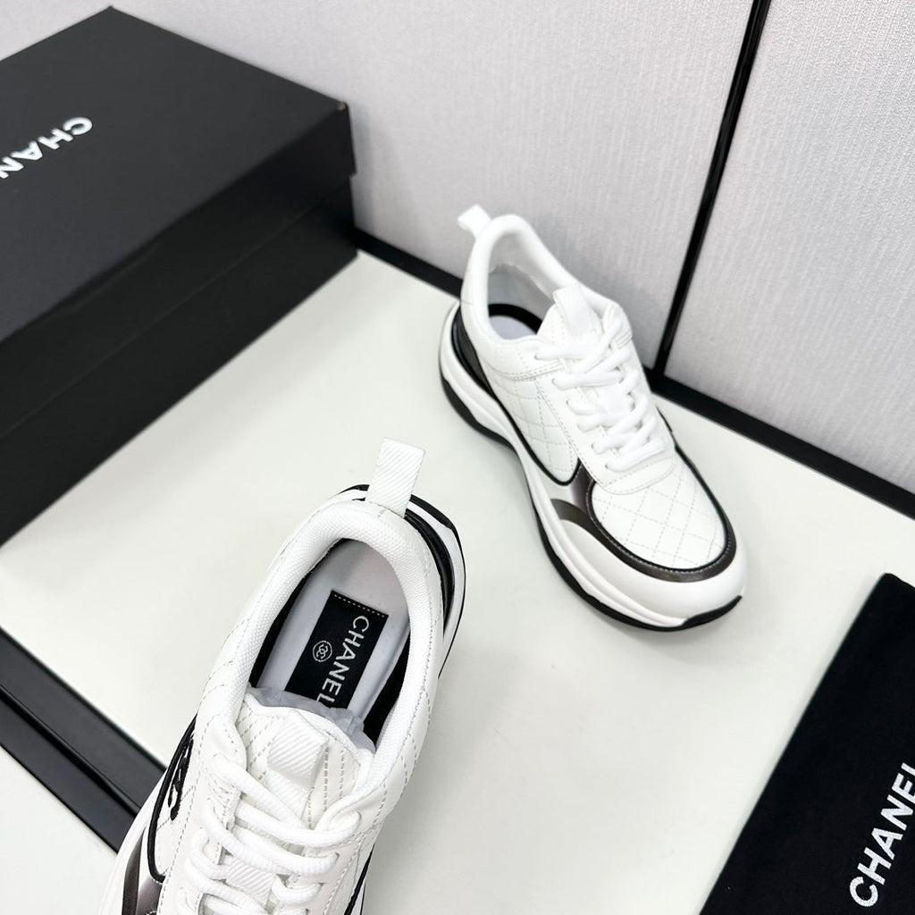 CHANEL SNEAKER IN WHITE MIX BLACK EMBROIDERED LAMBSKIN