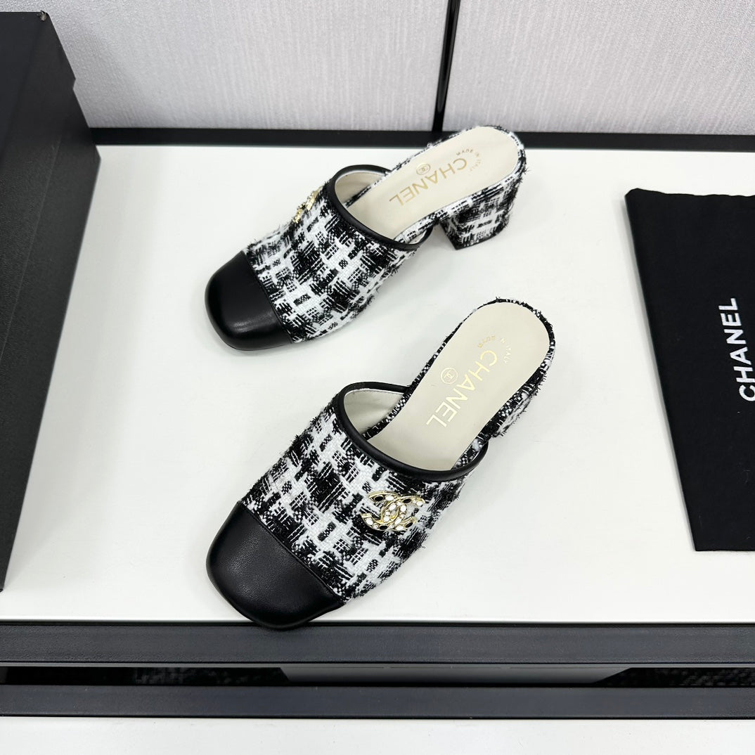 CHANEL HIGH MULE IN WHITE MIX BLACK WOOL TWEED AND CALFSKIN