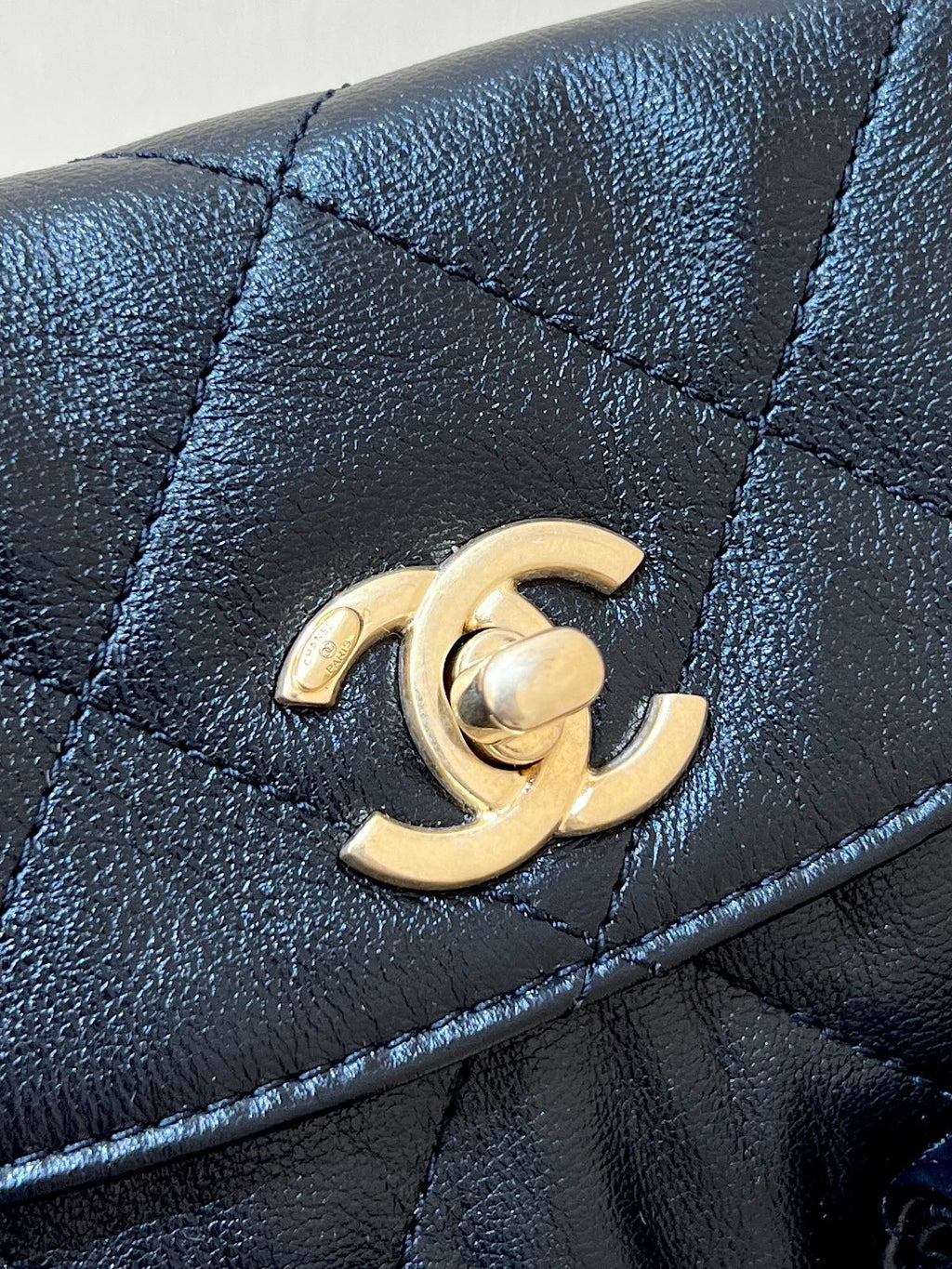 CHANEL 25S HOBO RETRO BAG 24 IN BLACK CALFSKIN GOLD HARDWARE