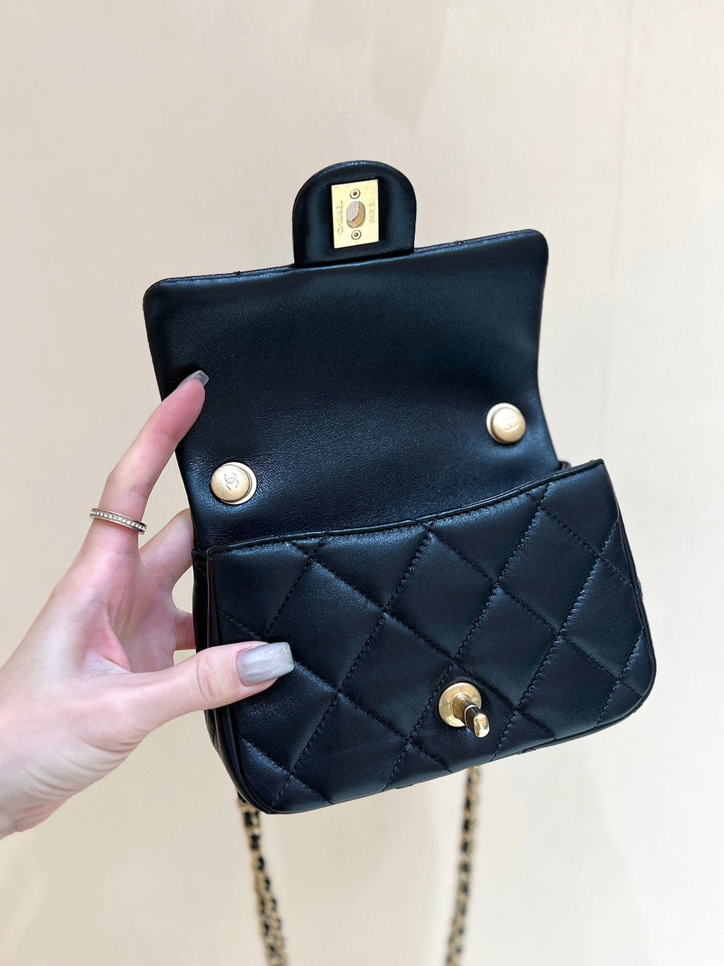 CHANEL 25S  CROSSBODY HANDBAG 17 IN BLACK LAMBSKIN GOLD HARDWARE
