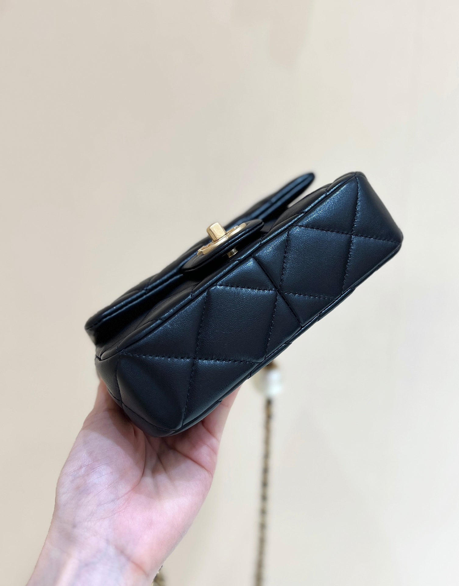 CHANEL 25S  CROSSBODY HANDBAG 17 IN BLACK LAMBSKIN GOLD HARDWARE