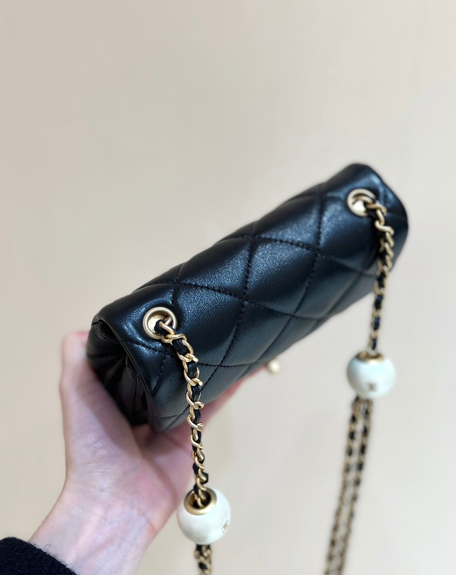 CHANEL 25S  CROSSBODY HANDBAG 17 IN BLACK LAMBSKIN GOLD HARDWARE